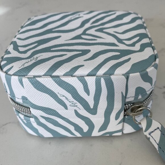 Milly Traveling Zippered Jewelry Case in Zebra Print Grey + White Sz OS NWOT - Picture 8 of 11